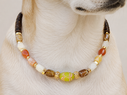 Conjuntos de joyas a juego para mascotas y dueños: hechos a mano con cuentas del sudeste asiático y discos de coco orgánico. ¡Curiosidad natural! (gota sepia)